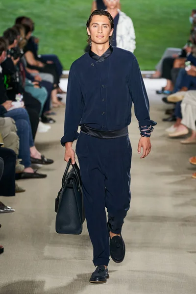 Look 13